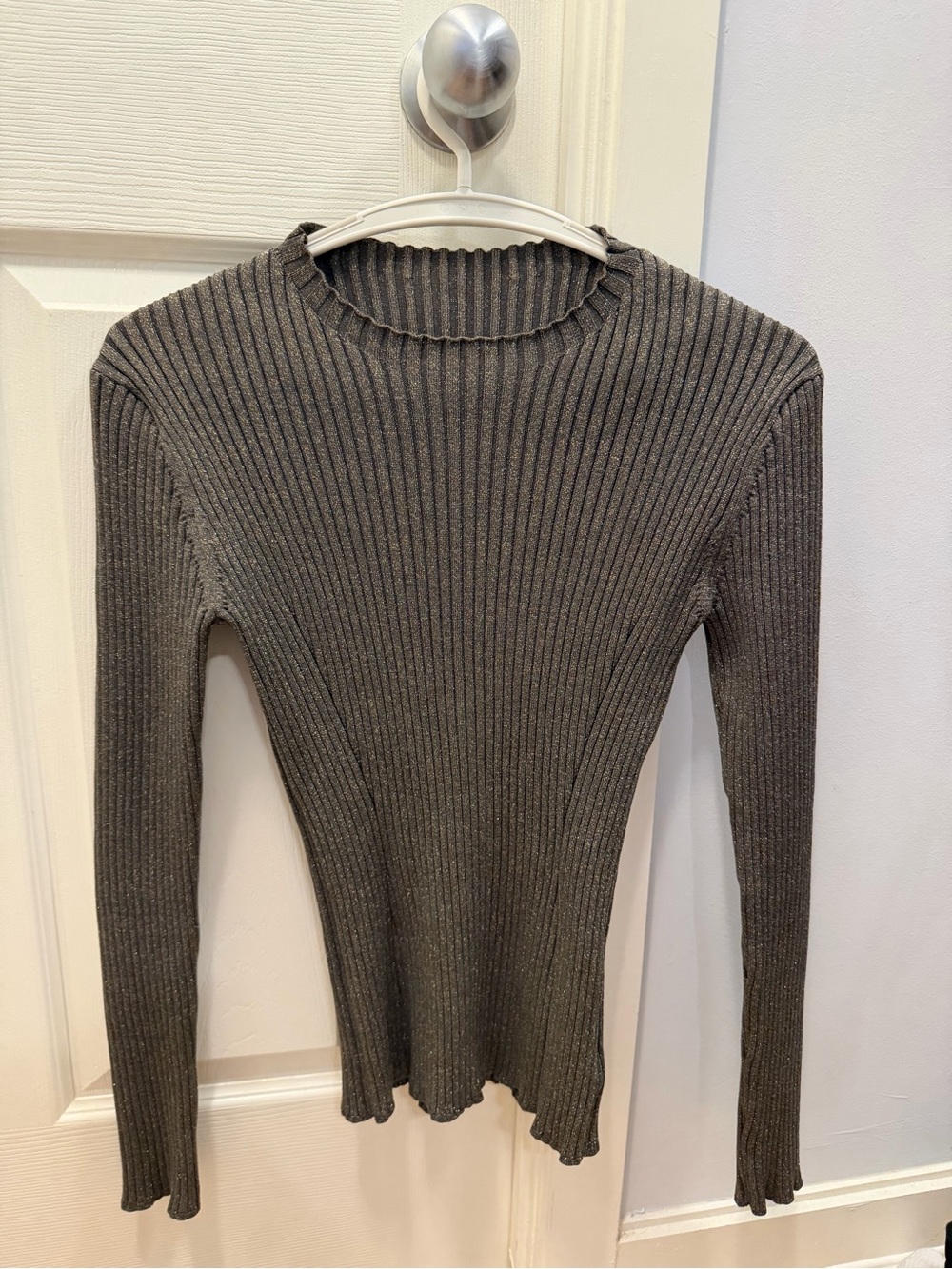 Women's Ribbed Long-Sleeve Crewneck Sweater in Charcoal